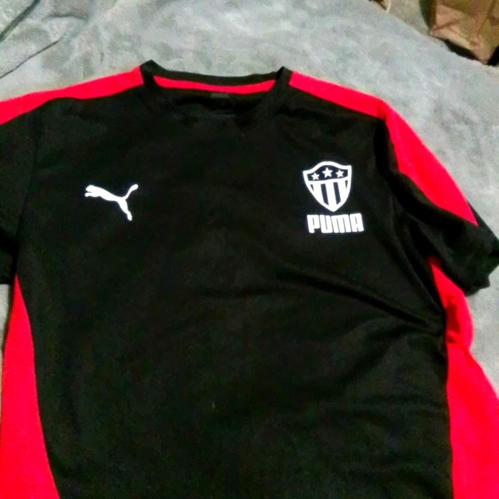 Men's Puma sz L short sleeve black red
